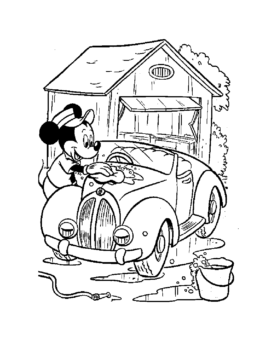 Il lave sa voiture