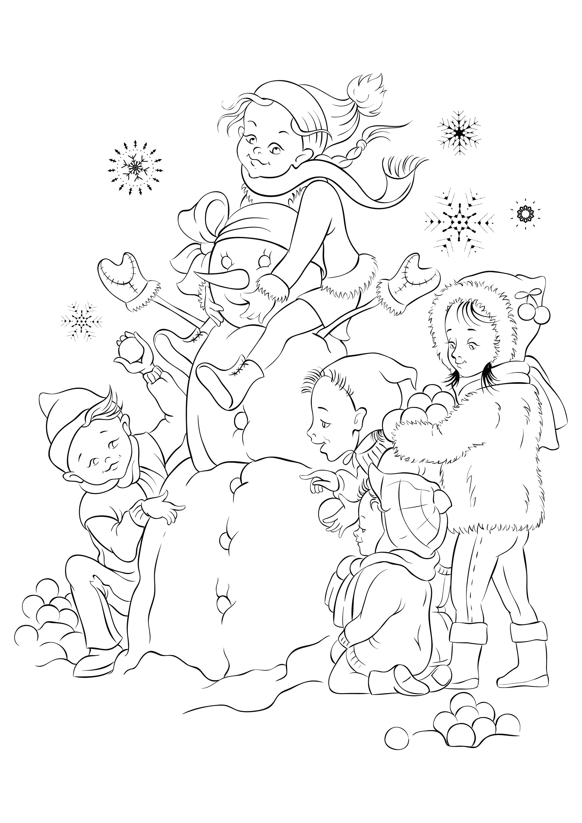 Enfants joyeux en train de faire un bonhomme de neige